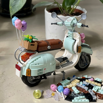 Lego Pinterest Vespa Scooty Set 🛵(673 Pcs)
